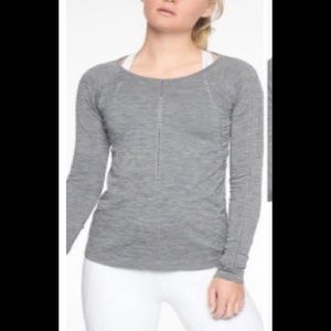Athleta Foothill Long sleeve grey